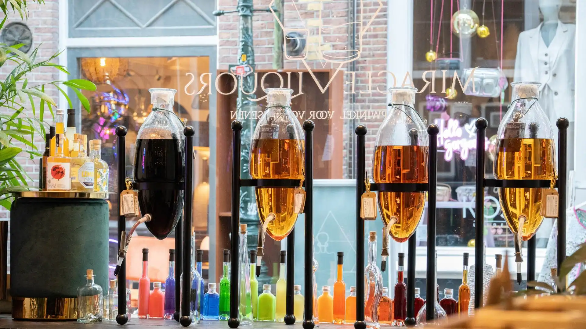 De winkel van Miracle Liquors in Leiden